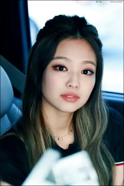 Quel est l'âge de Jennie Kim ? ... ans