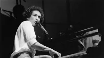 Complétez le titre de cette chanson : "Chanteur pour ceux qui sont...