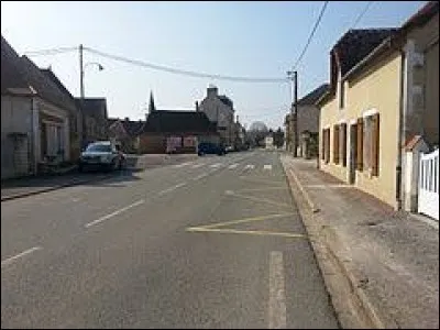 Nous sommes dans le Centre-Val-de-Loire, à Ingrandes. Village de la région naturelle du Boischaut Nord, dans le parc naturel régional de la Brenne, il se situe dans le département ...