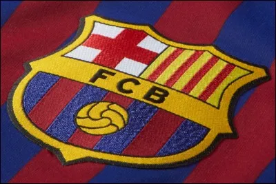 Depuis combien d'années le FC Barcelone possède son dernier écusson ?