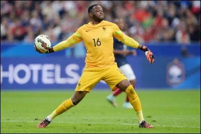 Numéro 16 : J'ai disputé un match lors de la Coupe du Monde 2018 face au Danemark. Je suis...