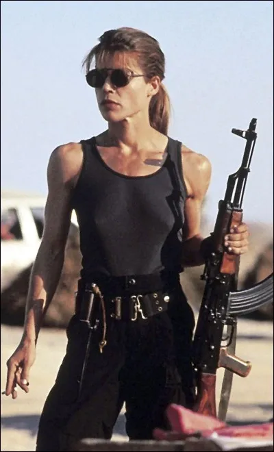 Quelle actrice joue le rôle de Sarah Connor dans le film "Terminator" ?