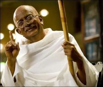 De combien d'Oscar fut rcompens le film 'Gandhi', en 1982, dont le rle principal t assur par Ben Kingsley ?