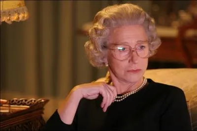 Racontant les rapports entre la Reine lisabeth II et le Premier ministre britannique Tony Blair, 'The Queen' fut divinement interprte par quelle actrice ?