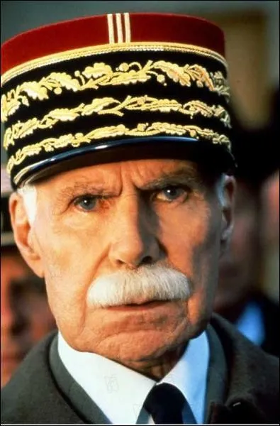 Le marchal Ptain fit l'objet d'un film ralis en 1993 par Jean Marboeuf, mais qui prta ses traits vieillissants  ce personnage de triste rputation ?