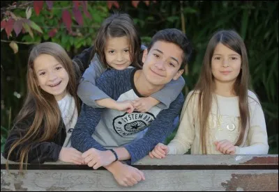 Comment s'appelle cette famille d'acteurs/youtubeurs ?