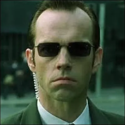 "Bien dit Dark Vador, quant à moi et mes associés, nous devons remettre la main sur ... et le jeune ... qui est sorti de la matrice"
Qui sont les deux personnes dont parle l'agent Smith ?
