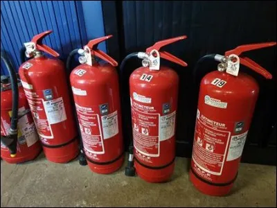 Combien y a-t-il d'extincteurs ici ?