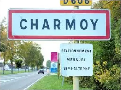 Village de Bourgogne-Franche-Comté, dans l'arrondissement d'Auxerre, Charmoy se situe dans le département ...