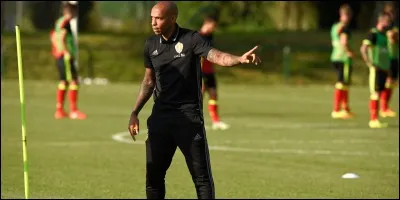 Qui devient entra&icirc;neur en 1977 ?