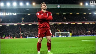 Quelle inscription figure dans le couloir qui m&egrave;ne au stade ?