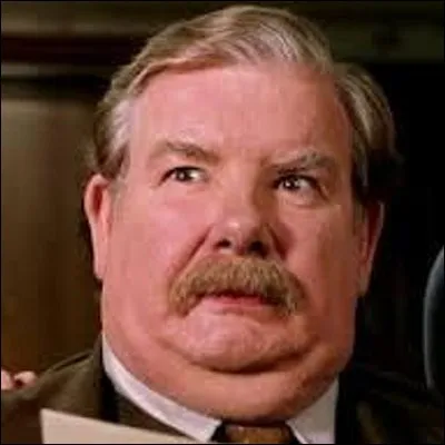 D'ailleurs, quelle est la réaction de Vernon Dursley lorsqu'il apprend qu'Harry doit aller à la gare ?
