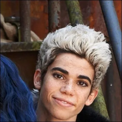 De qui était-il le fils dans ''Descendants'' ?