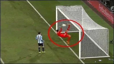 Quel est le nom du gardien de but de l'équipe de France victorieuse du Mondial de football 2018 ?