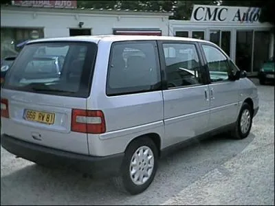 Quels sont la marque et le modèle de cette voiture ?