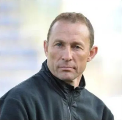 Qui est JPP, footballeur spectaculaire, ballon d'or 1991 dont les gestes techniques sont restés célèbres sous le nom de "papinades" ?