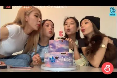 En 2019 , les Blackpink ont fêté ... sur V live