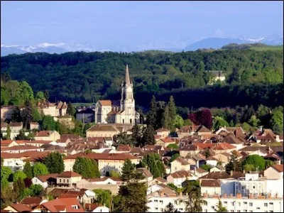 La Tour-du-Pin est une sous-préfecture du département de l'Isère (38).