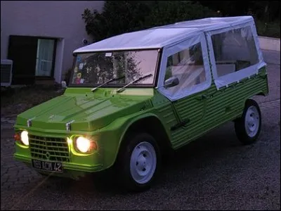 Finissons avec une voiture française qui porte le nom d'un dromadaire. Quel est son nom ?