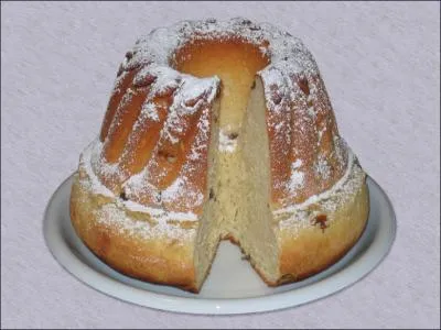 Comment s'appelle ce gateau, originaire (entre autre) du Sud de l'Allemagne, fait d'une pte leve, en forme de couronne ?