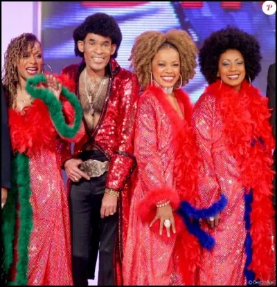 ''Belfast'' est une chanson de Boney M. Quel célèbre paquebot a été construit dans les chantiers Harland and Wolff de Belfast ?