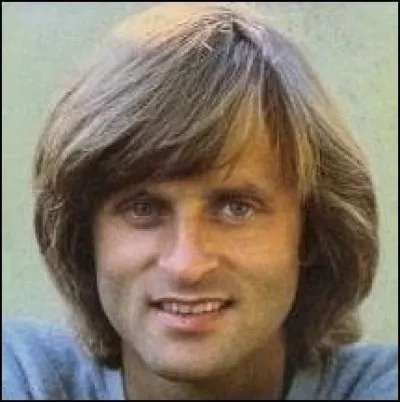 Dave a repris ''Let's Fall in Love'' et l'a intitulé ''Est-ce par hasard''. Quel est le grand tube de Thierry Hazard ?