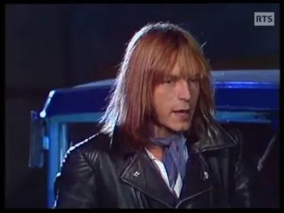 ''Adieu minette'' est un titre de Renaud. Grâce à quel type d'écrits Minette Walters est-elle devenue célèbre ?