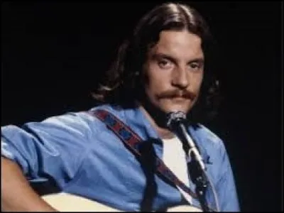 Francis Cabrel a écrit ''Petite Marie'' pour Mariette, son épouse actuelle (2019), qu'il avait rencontrée en 1970 alors qu'ils avaient 17 ans.