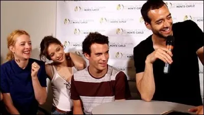 Quels sont le neveu et la nièce de Roxane ?