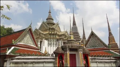 Où se trouve le monument "Le Wat Pho" ?