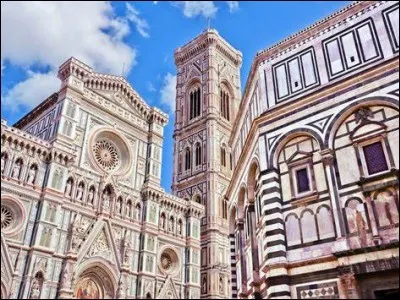 Quelle ville est surnommée "la ville des lys" ?