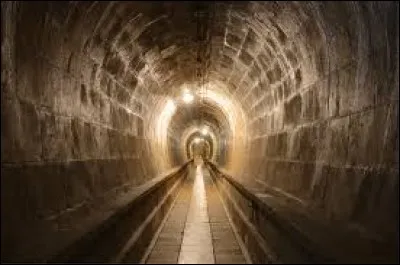 Tu es enfermé dans une cellule, ta seule sortie de secours est de creuser sous terre, quel sortilège utilises-tu ?