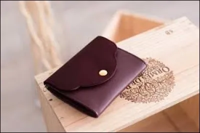 Tu retrouves le porte-monnaie d'un de tes camarades, tu décides de le lui rendre en utilisant...