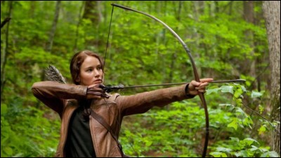 Quels animaux Katniss part-elle chasser au début du livre ?