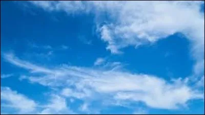 De quelle couleur est le ciel pendant la journée ?