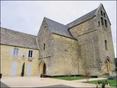 Nous terminons notre balade devant la mairie et l'église Saint-Pierre-ès-Liens de Paulin. Commune de Nouvelle-Aquitaine, dans l'arrondissement de Sarlat-la-Canéda, elle se situe dans le département ...