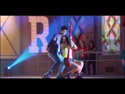 Quel couple de patineurs se fait éliminer à cause d'une chute ?