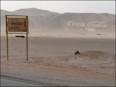 Le plus grand logo de la marque Coca-Cola mesure 40 mètres de haut et 122 mètres de large. Il a été construit sur la colline "El Hacha", dans la région d'Arica. Dans quel pays ?