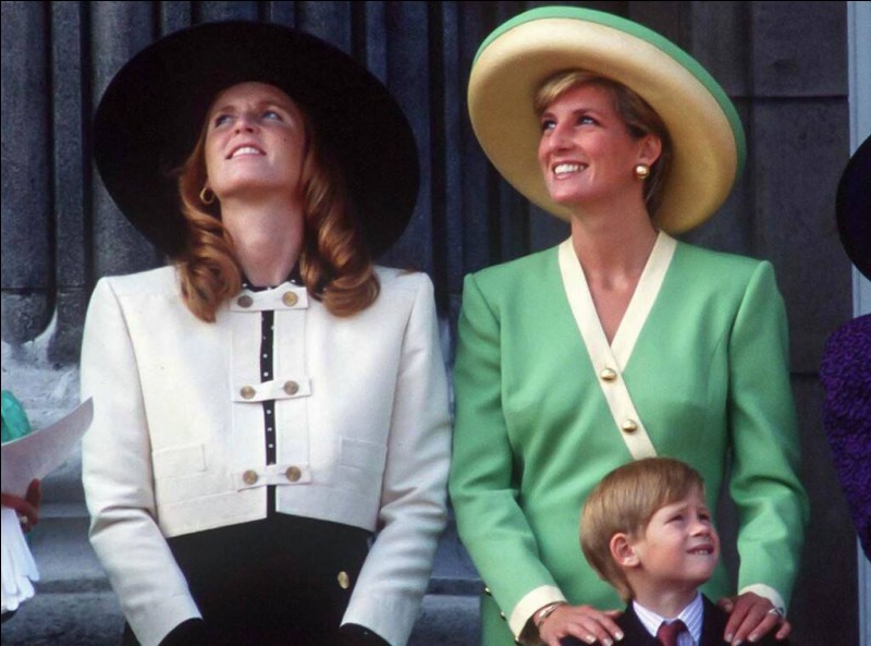Lady Diana se rapprochera beaucoup de l'épouse du Prince Andrew, le frère de son mari. Celle-ci, "titrée" Duchesse de York se nomme :
