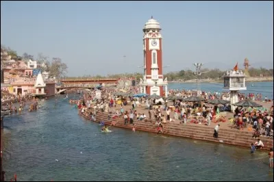 Longueur : 2 510 km 
Embouchure : Golfe du Bengale 
Pays traversés : Inde, Bangladesh. 
à savoir : On estime qu'il reçoit près de trois milliards de litres d'eaux usées par jour. 
Quel est ce fleuve ?