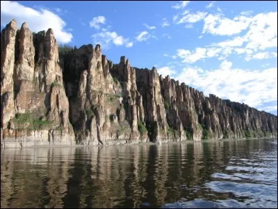 Longueur : 4 400 km 
Embouchure : Mer des Laptev
Pays traversé : Russie. 
à savoir : Vladimir Ilitch Oulianov tire son surnom de ce fleuve. 
Quel est ce fleuve ?