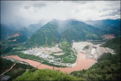 Longueur : 4 350 km 
Embouchure : Mer de Chine Méridionale 
Pays traversés : Thaïlande, Cambodge ...
à savoir : Se trouve dans une expression qui signifie ; "Se remémorer de vieux souvenirs avec un camarade " 
Quel est ce fleuve ?