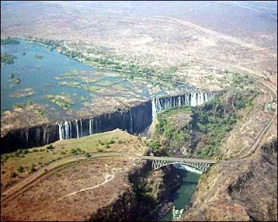 Longueur : 2 750 km 
Embouchure : Océan Indien 
Pays traversés : Namibie, Angola ...
à savoir : La population de la vallée de ce fleuve est estimée à 32 Millions 
Quel est ce fleuve ?