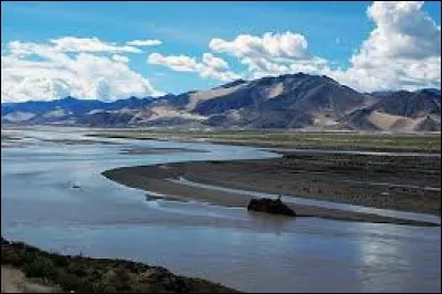 Longueur : 2 896 km 
Embouchure : Padma 
Pays traversés : Inde, Bangladesh ...
à savoir : La vallée du fleuve héberge la plus grande population d'éléphants. 
Quel est ce fleuve ?