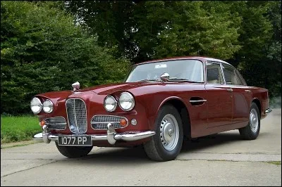 Promis, fini les ricaines. Cap sur l'Outre-Manche avec cette production du constructeur britannique Lagonda. Une berline qui portait bien son nom.