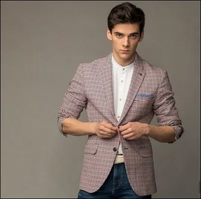 Dans la série, comment s'appelle-t-il ?