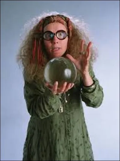 Comment s'appelle l'arrière-arrière grand-mère de Sybille Trelawney ?