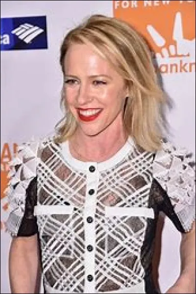 Qui joue le rôle de Madame Jensens ?