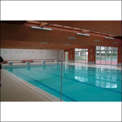 Tu es au lycée et aujourd'hui il y a piscine avec le lycée sauf que tu as oublié ton maillot de bain ! Que fais-tu ?