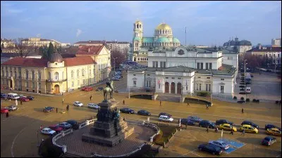 Laquelle de ces capitales n'est pas bordée ou traversée par le Danube ?
